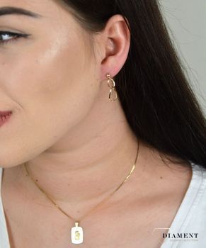 Złote kolczyki dwa wiszące kółka o falistej formie KL 10008. Nowoczesne kolczyki z wzorem połączonych kontur kółek o gładkiej (2).JPG